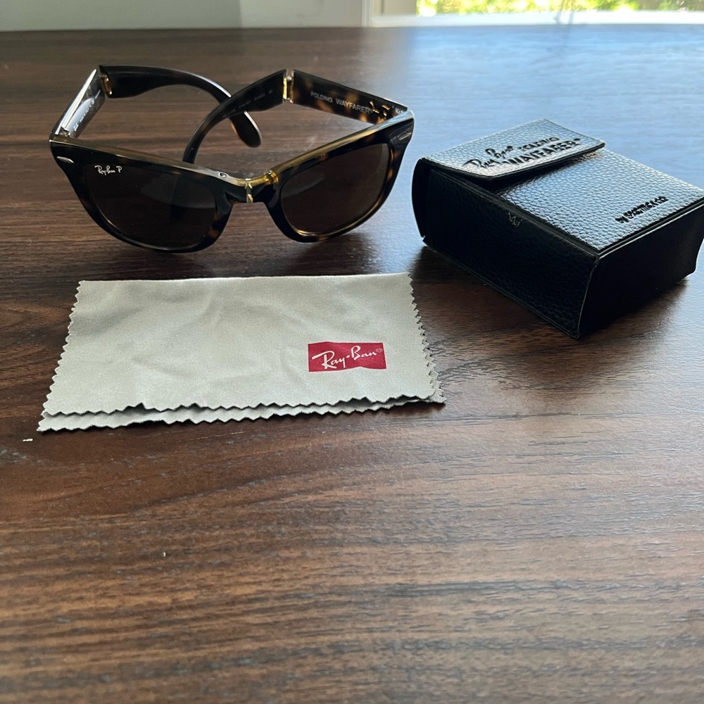 Ray-Ban Folding Wayfairer Tortoise Shell Sunglasses with Black Case